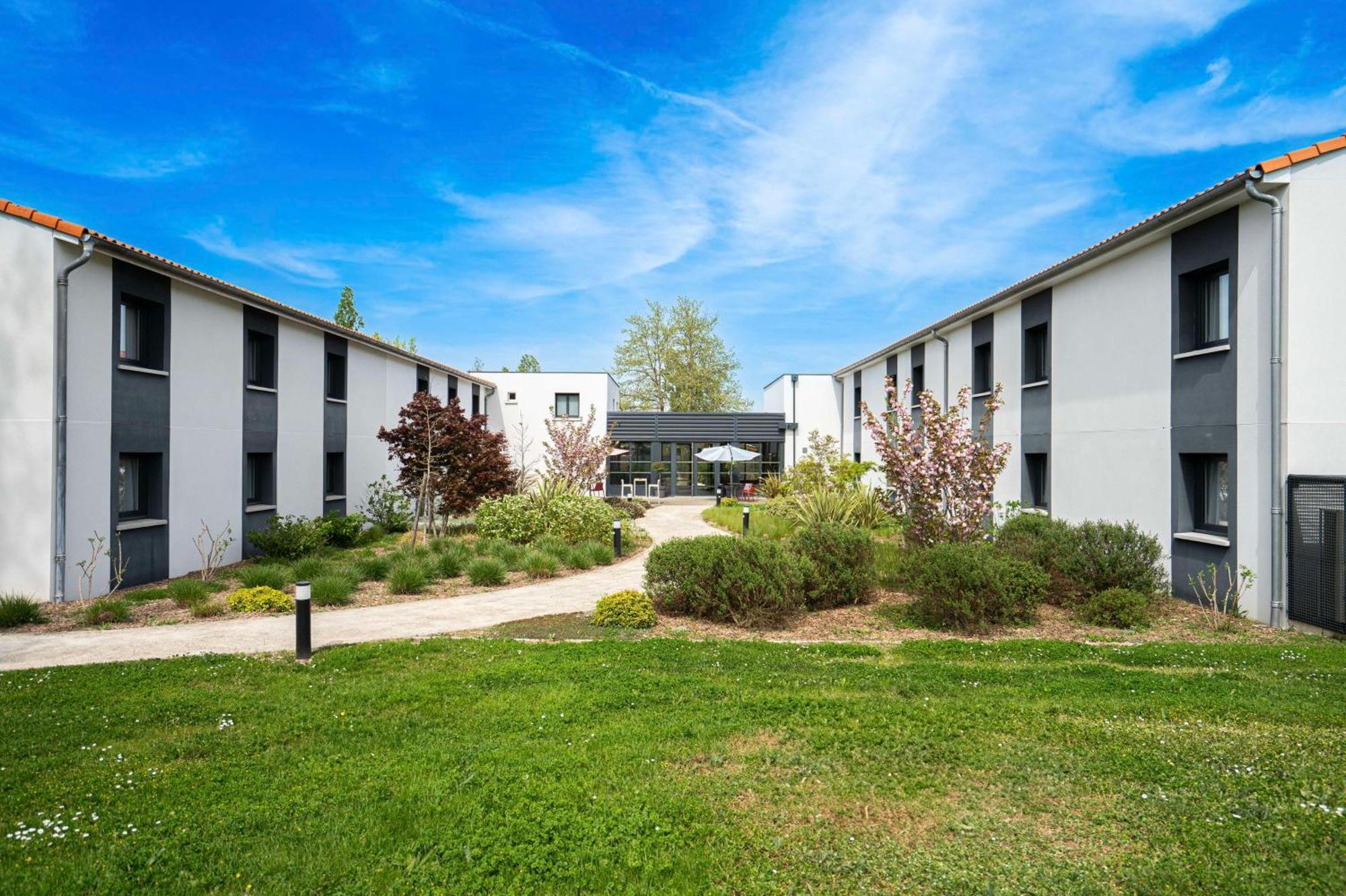 Sure Hotel By Best Western Les Portes De Montauban Exterior photo
